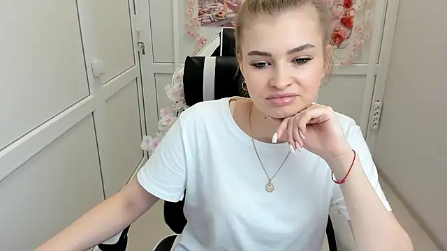 BrielleStorm online show from 08.06.26