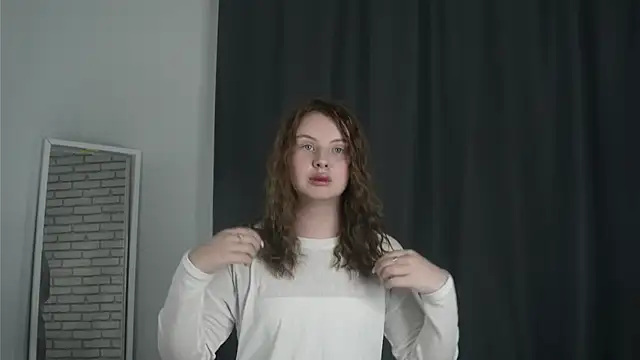 IsobelBoderick online show from 08.06.26