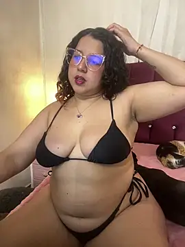 Snapshot of shara_ chatting on 12.20.24 shara online show from 12.20.24