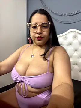 Snapshot of shara_ chatting on 09.14.25 shara online show from 09.14.25