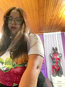 Snapshot of shara_ chatting on 12.16.25 shara online show from 12.16.25