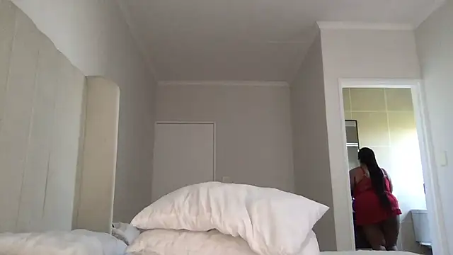 Snapshot of xBUSTY_CANDYx chatting on 10.10.25 xBUSTY CANDYx online show from 10.10.25