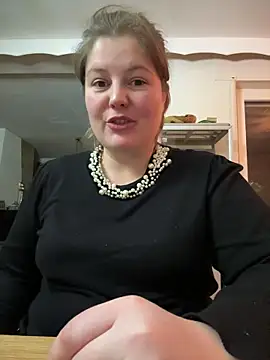 Snapshot of BootyLola chatting on 12.17.24 BootyLola online show from 12.17.24