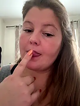 Snapshot of BootyLola chatting on 11.08.25 BootyLola online show from 11.08.25