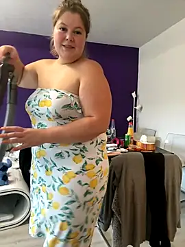 Snapshot of BootyLola chatting on 11.10.25 BootyLola online show from 11.10.25