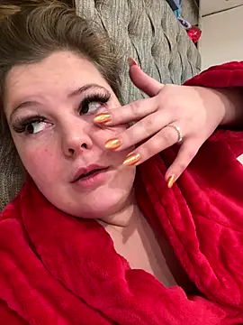 Snapshot of BootyLola chatting on 11.23.25 BootyLola online show from 11.23.25