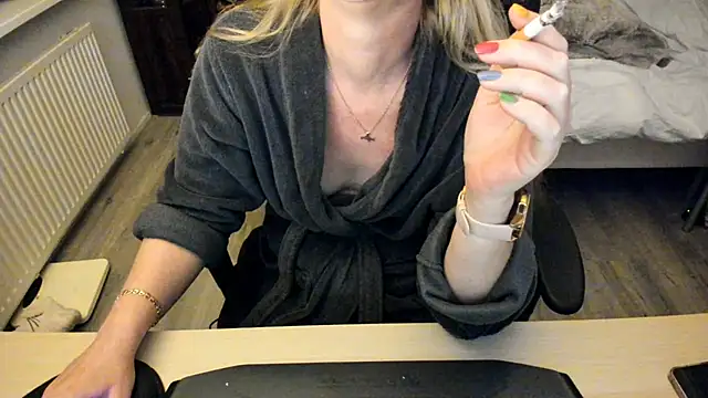 Snapshot of minoesje37 chatting on 01.12.25 minoesje37 online show from 01.12.25