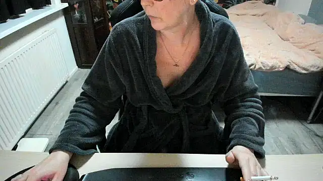 Snapshot of minoesje37 chatting on 02.22.25 minoesje37 online show from 02.22.25