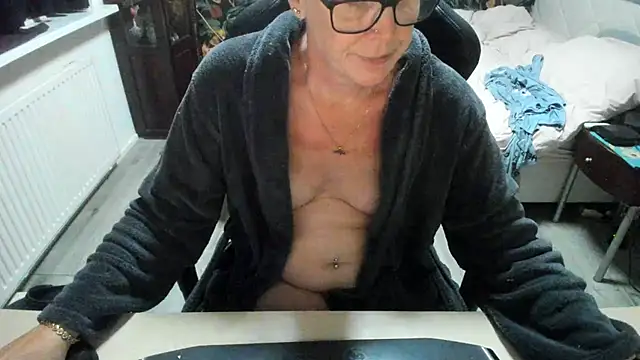 Snapshot of minoesje37 chatting on 09.15.25 minoesje37 online show from 09.15.25