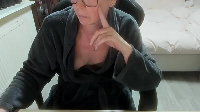 minoesje37 online show from 02.18.26