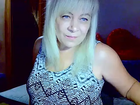 Snapshot of AgoniA7 chatting on 10.08.25 AgoniA7 online show from 10.08.25