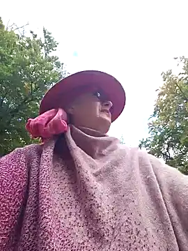 MucMilf59 online show from 10.18.25