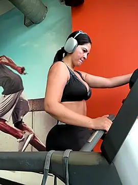 Snapshot of Carolina_Novoa chatting on 10.11.25 Carolina Novoa online show from 10.11.25