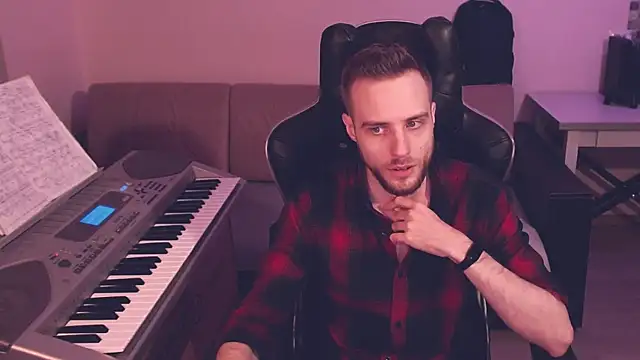 Snapshot of Sweetparker chatting on 12.18.24 Sweetparker online show from 12.18.24