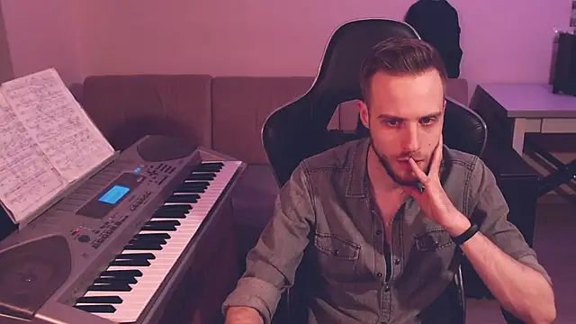 Snapshot of Sweetparker chatting on 12.21.24 Sweetparker online show from 12.21.24