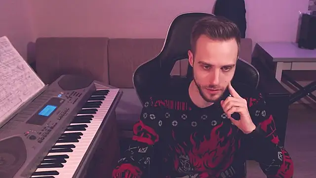 Snapshot of Sweetparker chatting on 12.28.24 Sweetparker online show from 12.28.24