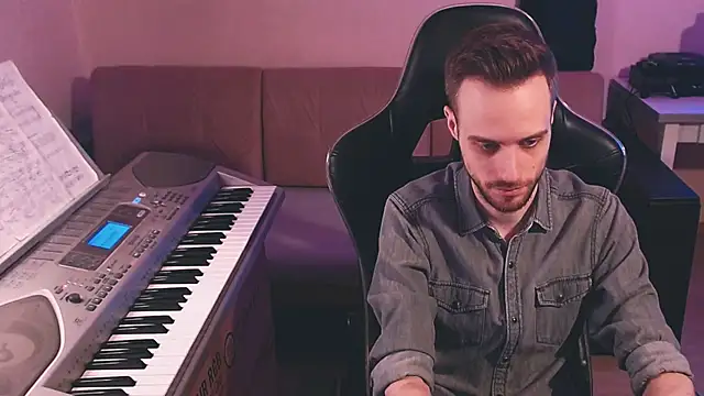 Snapshot of Sweetparker chatting on 10.22.25 Sweetparker online show from 10.22.25