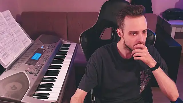 Snapshot of Sweetparker chatting on 10.27.25 Sweetparker online show from 10.27.25