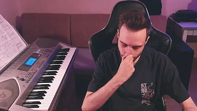 Snapshot of Sweetparker chatting on 10.28.25 Sweetparker online show from 10.28.25