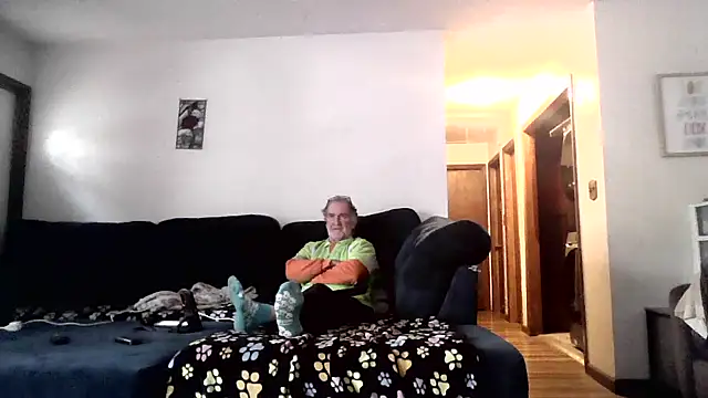 Snapshot of Sweet_Sexy1963 chatting on 10.28.25 Sweet Sexy1963 online show from 10.28.25