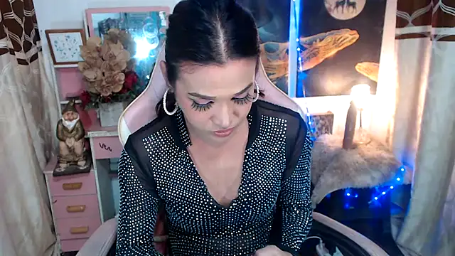 Snapshot of AsianMariaTs chatting on 10.20.25 AsianMariaTs online show from 10.20.25