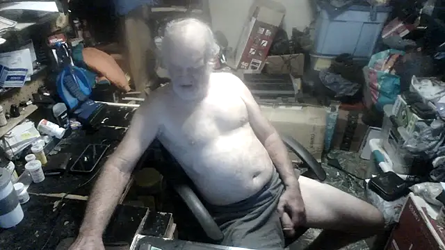 Snapshot of russtee chatting on 09.26.25 russtee online show from 09.26.25