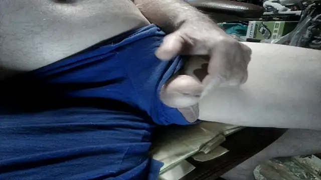 Snapshot of russtee chatting on 11.17.25 russtee online show from 11.17.25