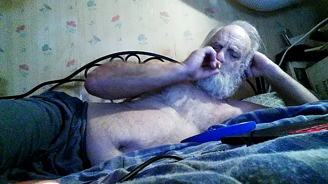 Snapshot of russtee chatting on 11.28.25 russtee online show from 11.28.25