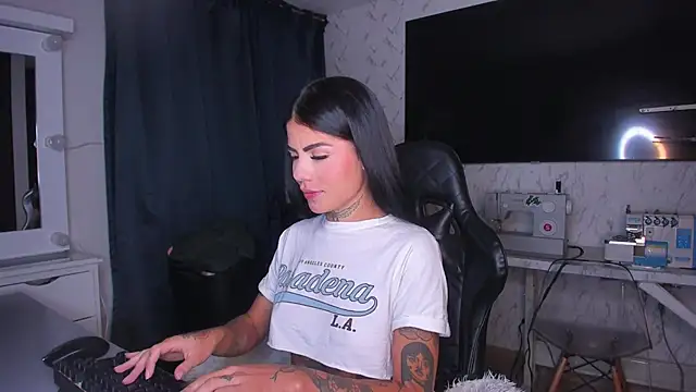 Snapshot of Lisegg_ chatting on 01.23.25 Lisegg online show from 01.23.25