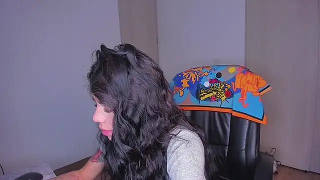 Snapshot of Lisegg_ chatting on 09.17.25 Lisegg online show from 09.17.25