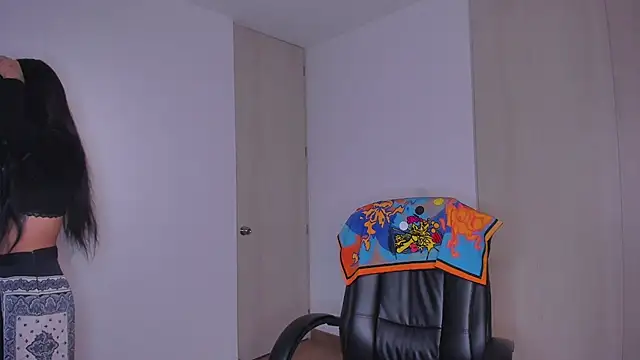 Snapshot of Lisegg_ chatting on 10.23.25 Lisegg online show from 10.23.25