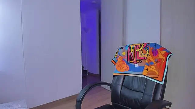 Snapshot of Lisegg_ chatting on 10.30.25 Lisegg online show from 10.30.25