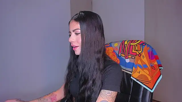 Snapshot of Lisegg_ chatting on 11.24.25 Lisegg online show from 11.24.25