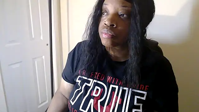 Sexymona1218 online show from 02.27.26