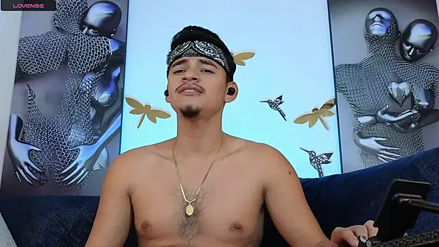 Snapshot of VikoHands chatting on 01.18.25 VikoHands online show from 01.18.25