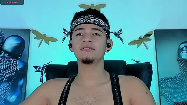 Snapshot of VikoHands chatting on 03.11.25 VikoHands online show from 03.11.25