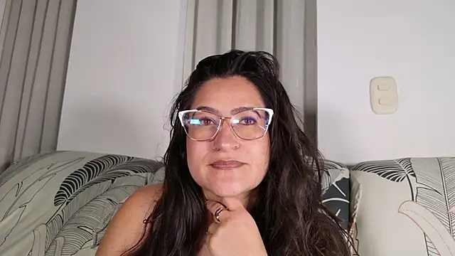 Snapshot of DeesseLuxure chatting on 02.13.26 DeesseLuxure online show from 02.13.26