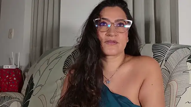 Snapshot of DeesseLuxure chatting on 02.17.26 DeesseLuxure online show from 02.17.26