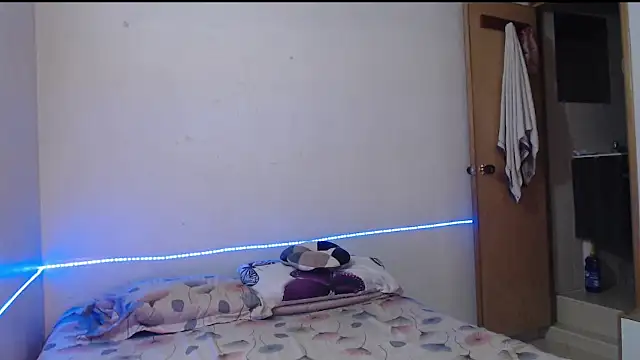 evolet01 online show from 09.29.25