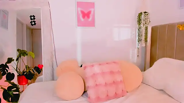 Snapshot of dulce_doll1 chatting on 11.22.25 dulce doll1 online show from 11.22.25