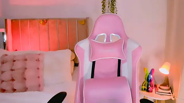 Snapshot of dulce_doll1 chatting on 11.26.25 dulce doll1 online show from 11.26.25