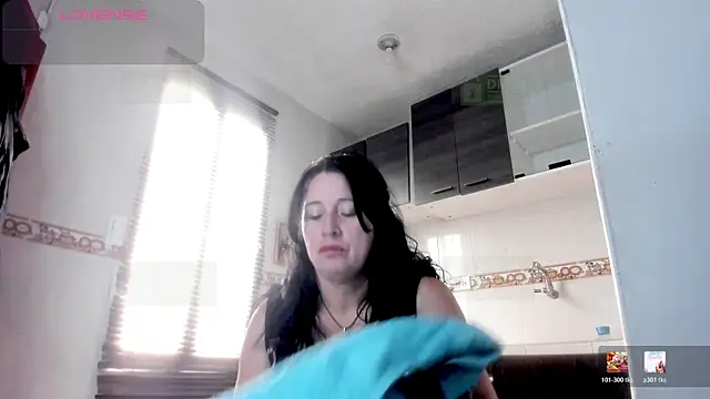 Snapshot of LADY_HELLEN chatting on 04.27.26 LADY HELLEN online show from 04.27.26