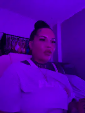 Snapshot of _MelinaCurves_ chatting on 05.22.26 MelinaCurves online show from 05.22.26