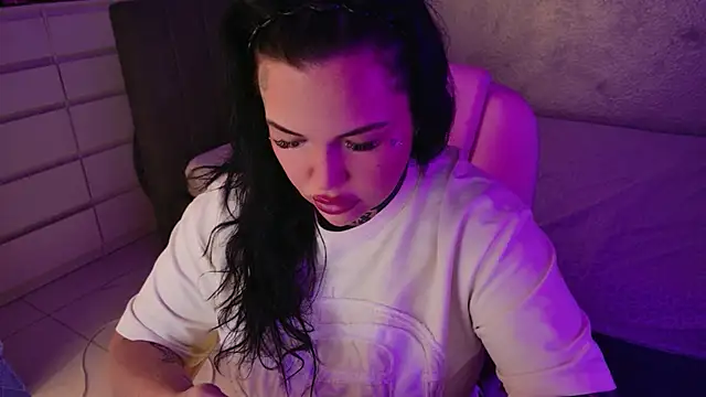 Snapshot of _MelinaCurves_ chatting on 07.19.26 MelinaCurves online show from 07.19.26