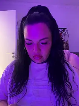 Snapshot of _MelinaCurves_ chatting on 07.27.26 MelinaCurves online show from 07.27.26