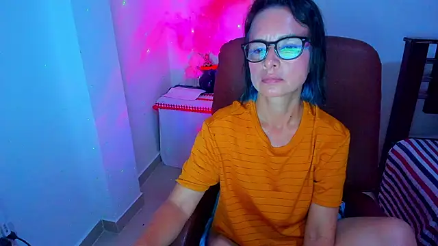 BrianaGarner online show from 10.21.25