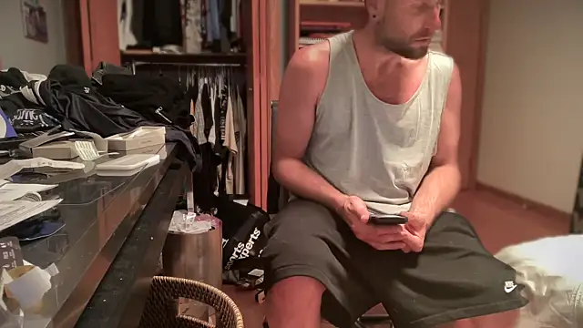 Snapshot of FckbbOy chatting on 06.17.26 FckbbOy online show from 06.17.26