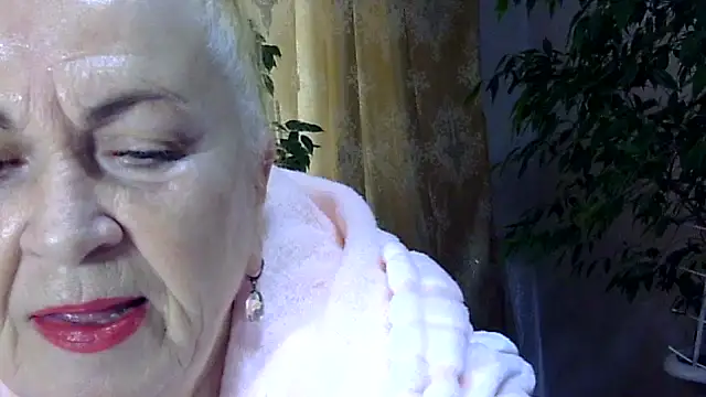 Snapshot of Emma52610 chatting on 11.01.25 Emma52610 online show from 11.01.25