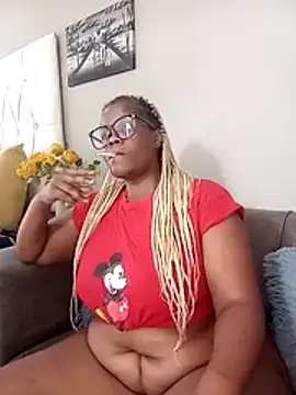 Snapshot of SQUITBOOTY chatting on 12.04.25 SQUITBOOTY online show from 12.04.25