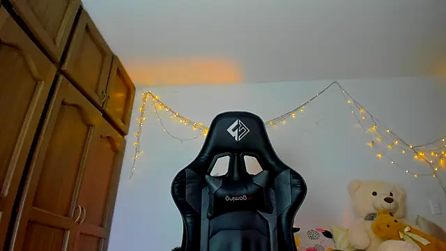 Susan Foxx online show from 01.04.25